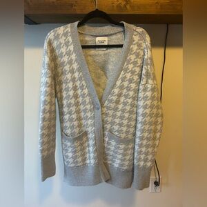 Abercrombie & Fitch Gray Houndstooth Cardigan Sweater